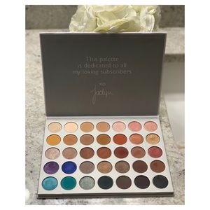 Morphe Jaclyn Hill eyeshadow palette